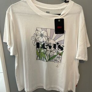 NWT Levi’s white floral tshirt
